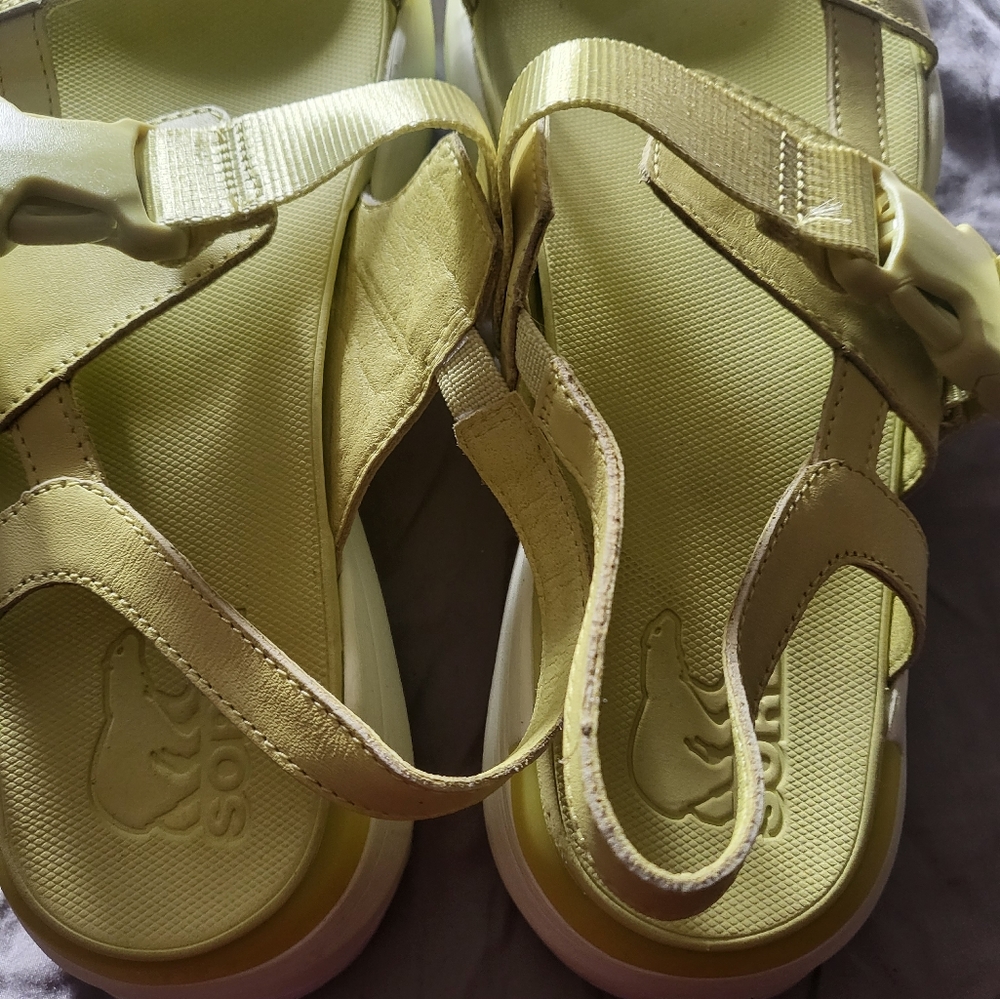 Sandals - Picture 3 of 4